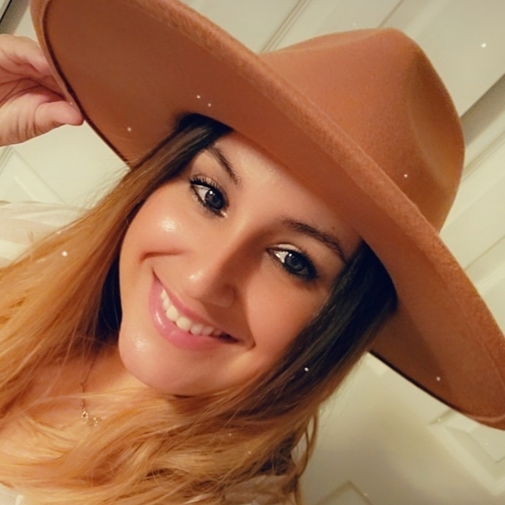 Meet your Posher, Aly